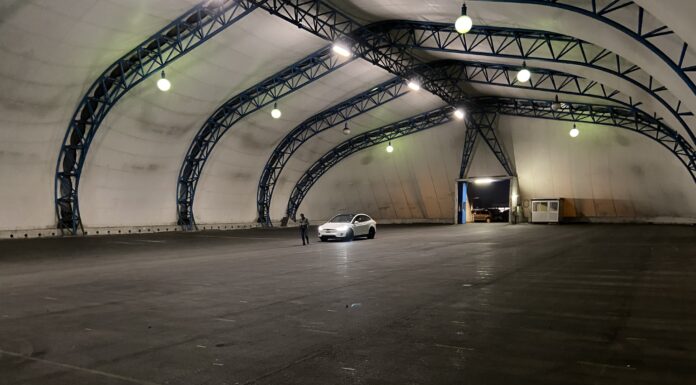 Erstes Indoor Drive-in Kino in der Schweiz, "Corona-sichere" Unterhaltung in der Adventszeit in Sarnen / OW