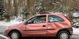 Baar ZG – Kontrolle über Opel Corsa verloren