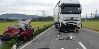 Heftige Frontalkollision bei Inwil LU zwischen einem Renault Clio und einem Lastwagen!