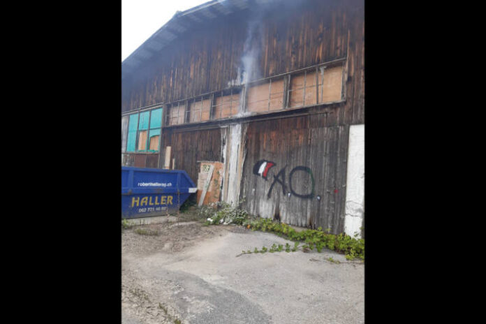 menziken-ag-zeugenaufruf-nach-brand-einer-lagerhalle