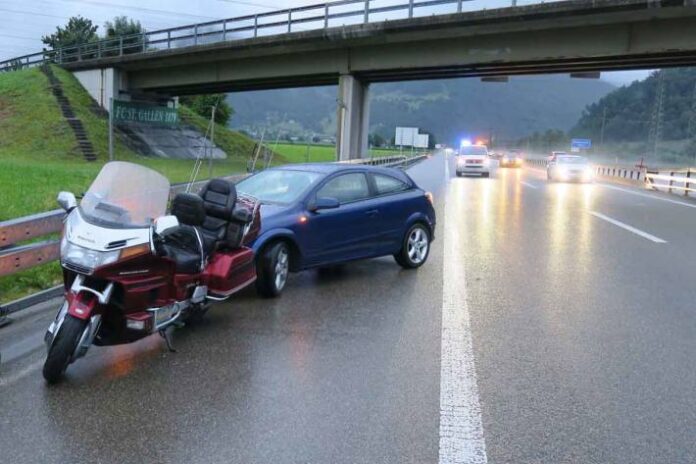 mollis-gl-autofahrerin-ubersieht-motorrad-auf-der-autobahn