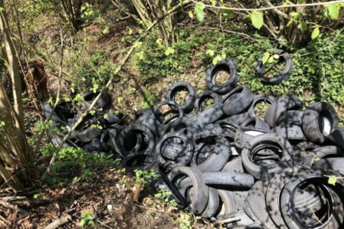 blessens-fr-illegale-reifenentsorgung-in-der-freien-natur
