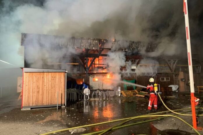 landquart-gr-brand-zerstort-holzgebude