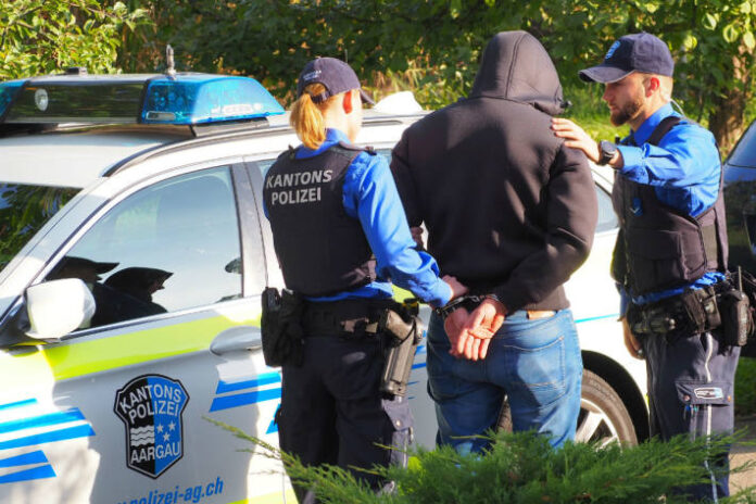 reinach-ag-einbrecher-legte-brand-in-apotheke