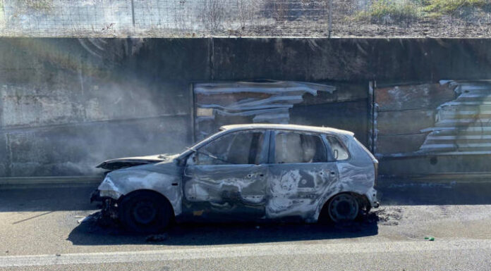 A2 Muttenz BL – Personenwagen bei Brand vollends zerstört – eine Person verletzt