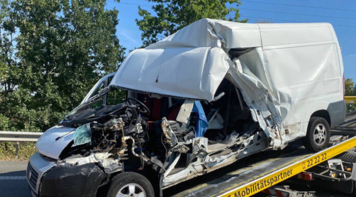 A65 Neustadt – Mit Baustellenfahrzeug kollidiert