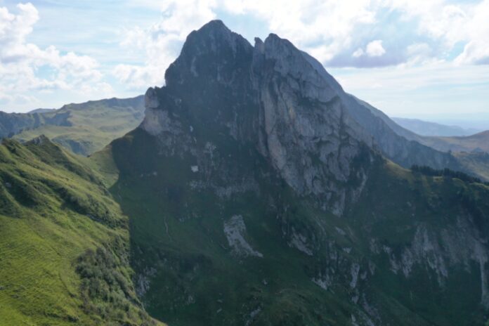 blumenstein-be-41-jhriger-mann-beim-wandern-todlich-verungluckt