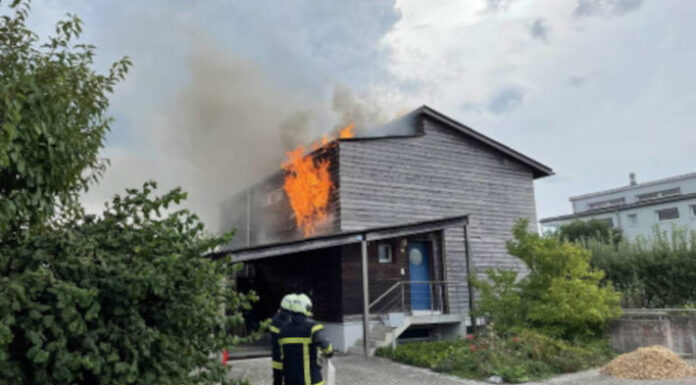 Corminboeuf FR – Einfamilienhaus durch Brand stark beschädigt