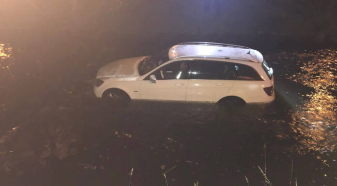 Eschweiler – Fahrzeug kommt vom Weg ab