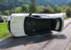 Klöntal GL – Mit Zaun kollidiert und Auto auf die Seite gelegt