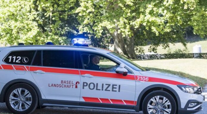 Laufen BL – 30-jährige Frau sticht mit Messer auf Mann ein
