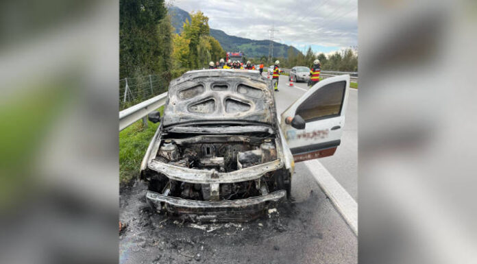 A13 Sennwald SG – Pick-Up in Brand geraten