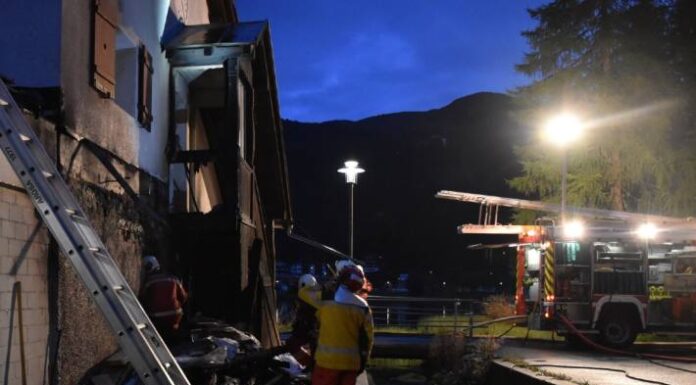 Arosa GR – Holzschuppen brennt nieder – Hausbewohner wurden evakuiert