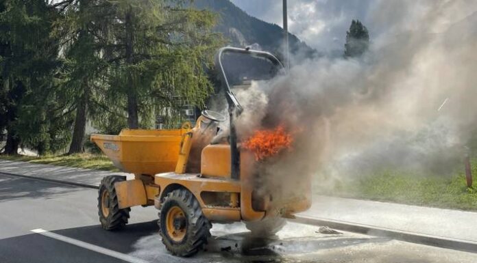Davos Dorf GR – Dumper in Brand