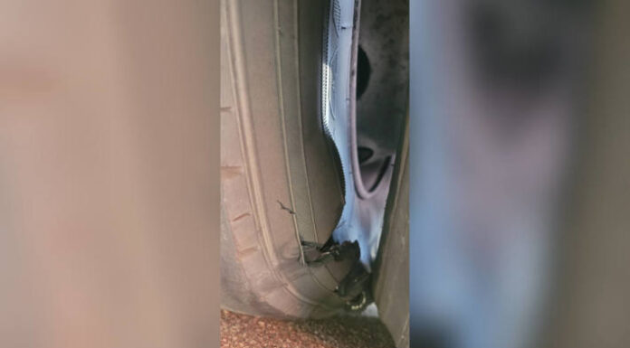 Neuhausen am Rheinfall SH – Reisecar mit geplatzten Reifen gestoppt