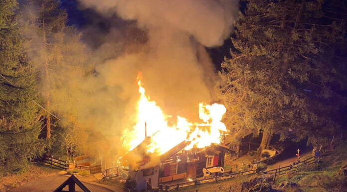 Oberems VS – Brand zerstört Chalets