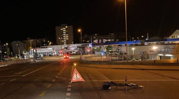 Schlieren ZH – Automobilist fährt Fahrradlenker an und begeht Fahrerflucht