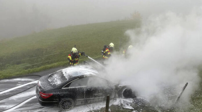 Muotathal SZ – Personenwagen während der Fahrt in Brand geraten
