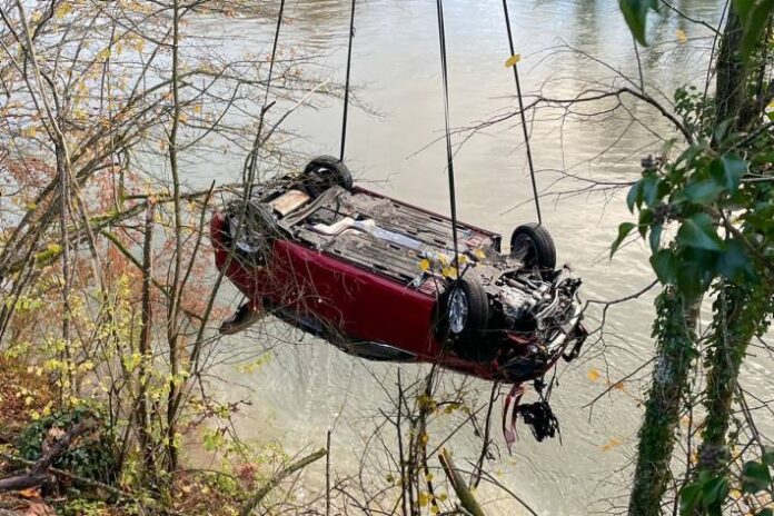 bremgarten-ag-auto-rollt-weg-und-versinkt-in-reuss