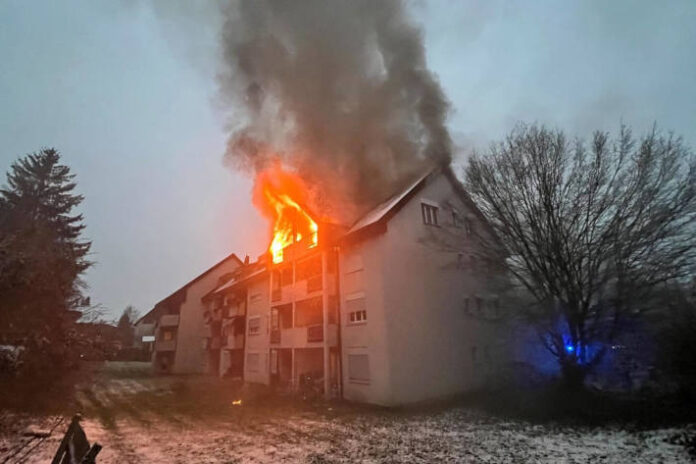 regensdorf-zh-dachstockbrand-verursacht-sachschaden-von-mehreren-hunderttausend-franken
