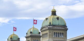 Lecks unter der Bundeshauskuppel