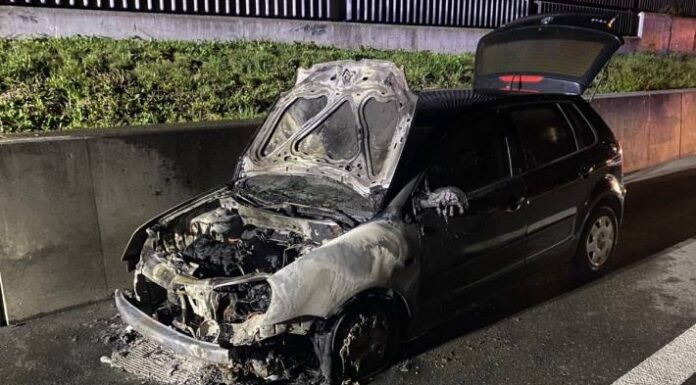 Autobrand auf der Autobahn A4 bei Cham