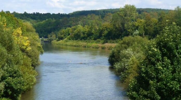 Pforzheim – Kind rennt in Enz und wird mehrere 100 Meter mitgerissen