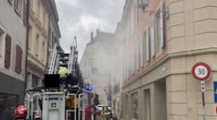 Porrentruy JU – Mutter und Kind mit Leiterwagen aus Wohnung gerettet