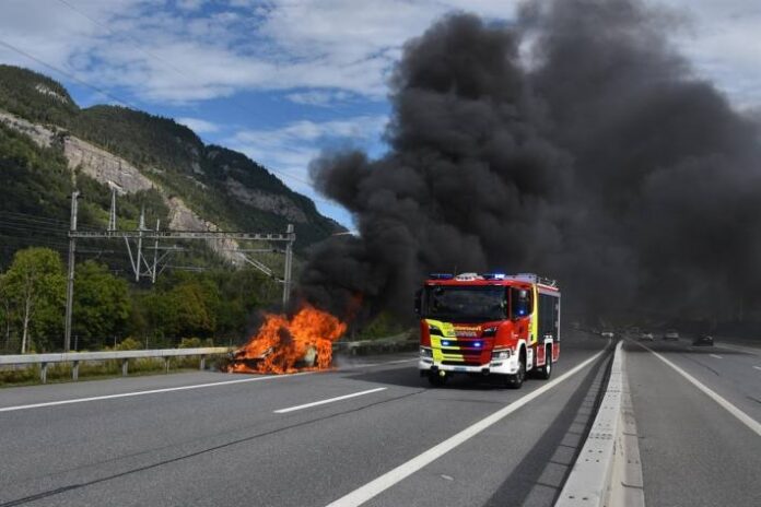 chur-gr-fahrzeug-brennt-auf-der-a13