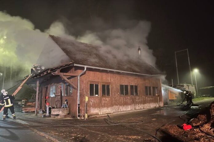 hugelshofen-tg-brand-in-einer-werkstatt