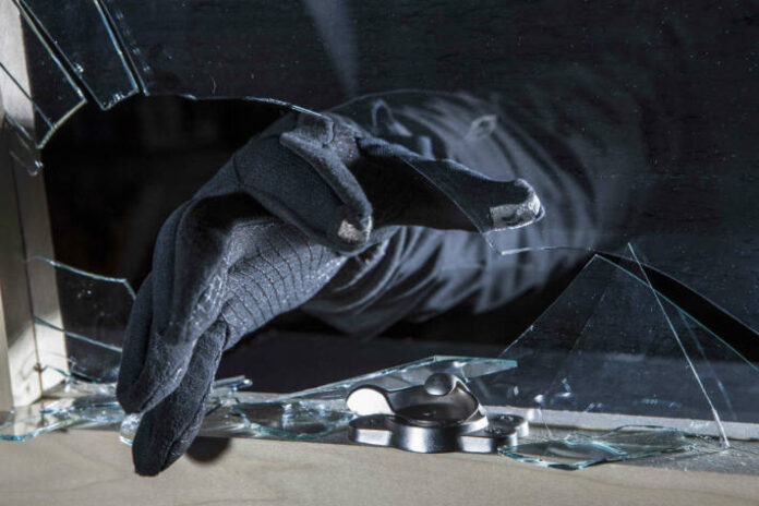 triesen-fl-scheibe-eingeschlagen-und-eingebrochen