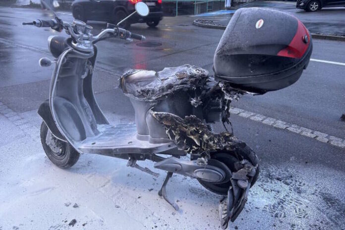 oberburen-sg-elektroroller-in-vollbrand