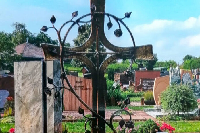 rockenberg-he-dreister-diebstahl-grabkreuz-gestohlen