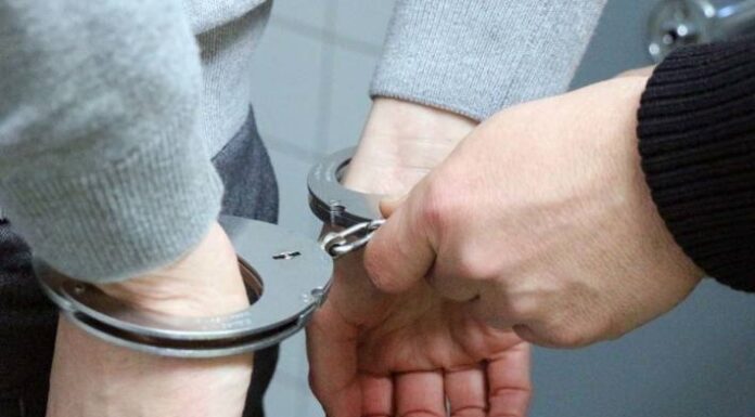 Stadt Steyr – 25-Jähriger greift Polizisten an